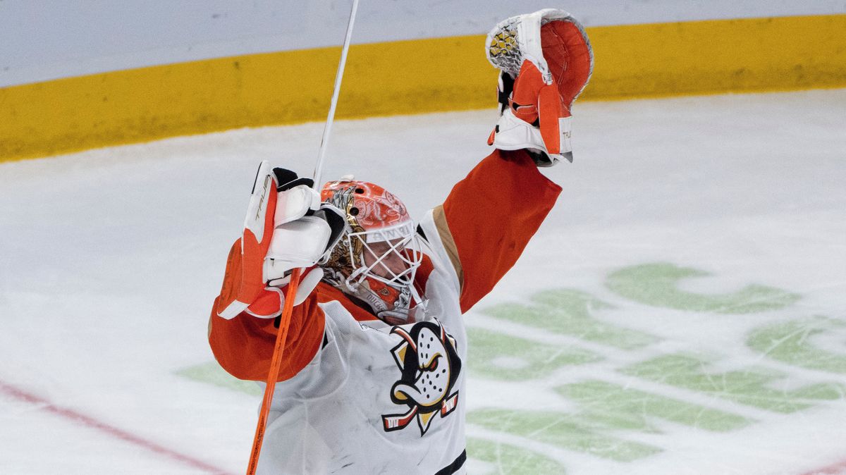 Dostál vychytal v NHL vítězství Anaheimu, Draisaitl nedohrál kvůli zranění