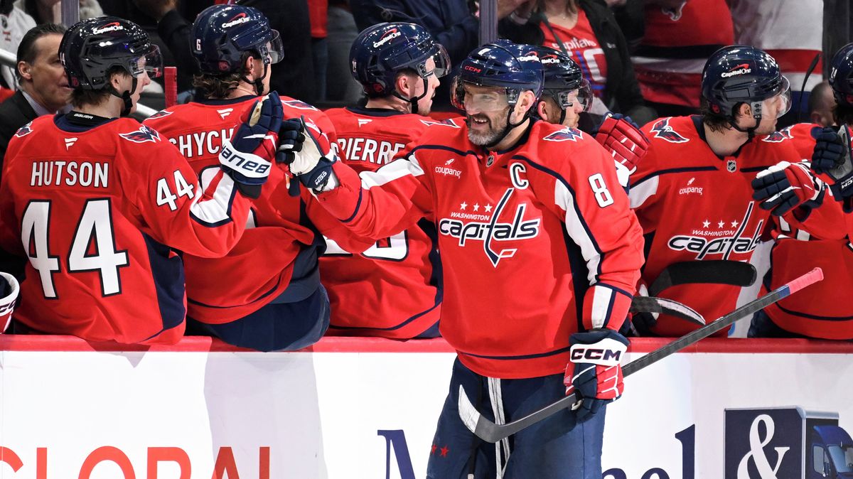 999. Ovečkin srovnal rekord a míří za dalším. Kolik večerů v NHL mu ale zbývá?