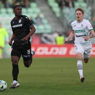 Cheick Souaré z Plzně uniká Albertu Labíkovi 