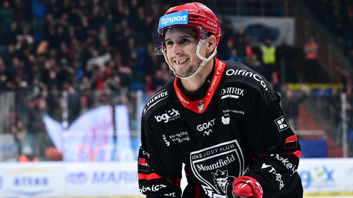 Hradec nezaváhal, Moses hattrickem stvrdil čtvrtfinále. Plzeň má Ligu mistrů. Pardubice přemohly Spartu