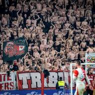 Fanoušci Slavie oslavující vítězství nad Spartou. 