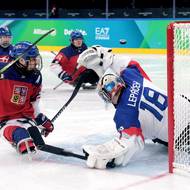 Václav Hečko se snaží překonat Eduarda Lepáčka