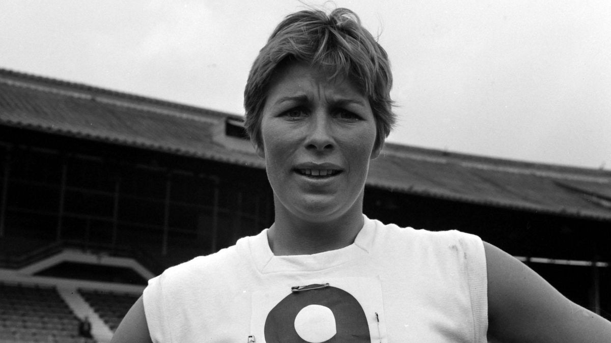 Zemřela první britská olympijská vítězka v atletice