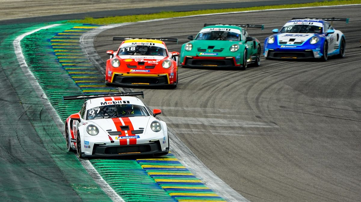 Děsivá nehoda při víkendu F1. Vůz metal salta