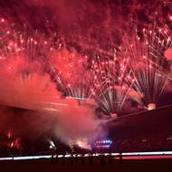 Před výkopem derby byla v Edenu pyro show. 