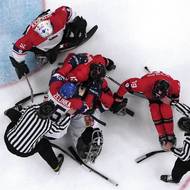 Krátce po začátku utkání se strhla před českým brankovištěm mela