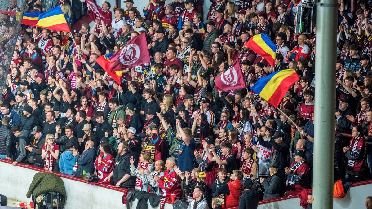 Sparta patří do Holešovic! Retro nadchlo zaplněné tribuny, gólmana překvapil repertoár