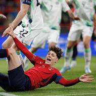 Penaltový zákrok Colemana na Ladislava Krejčího.