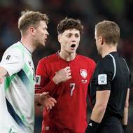 V Edenu se během deseti minut kopaly dvě penalty. Ta druhá pro Česko