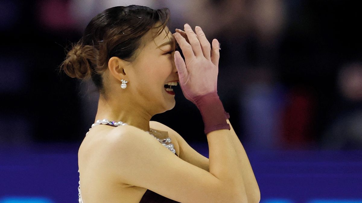 Dojemné loučení krasobruslařské královny. Zlaté jízdě tleskala v Praze celá hala vestoje