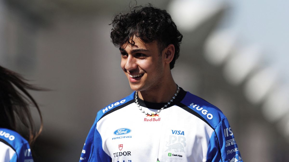 Staňkův bývalý soupeř se chystá na velkou premiéru. Lindblad bude jediným nováčkem na startu sezony F1