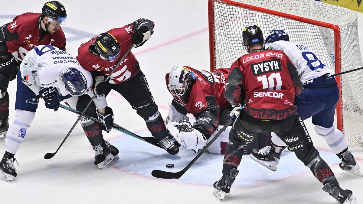 HOKEJ ONLINE: Videomomenty. Velká šance pro Spartu! Při začátku třetiny bude mít v Plzni přesilovku 5 na 3