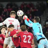 Joachim Andersen byl u centru ze standardní situace rychleji než Matěj Kovář a vyrovnal.