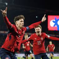 Česká radost po gólu kapitána Ladislava Krejčího.