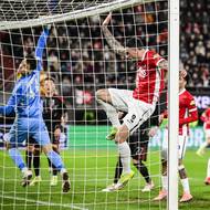 Troy Parrott úřaduje před Surovčíkovou bránou.