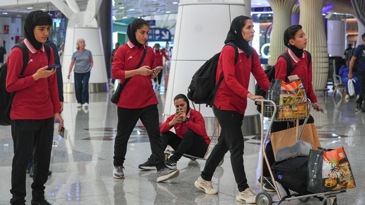 Íránské fotbalistky vzaly zpět žádost o azyl. Podlehly zastrašování