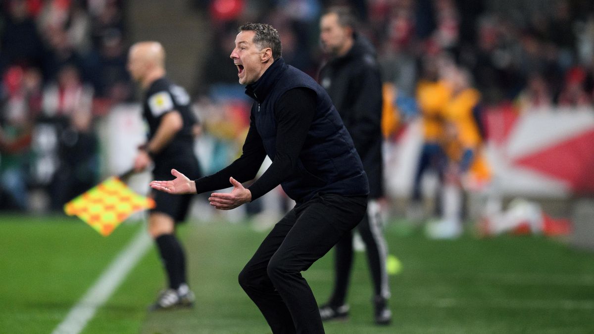 Priske si rýpl do udělování karet v derby. Pak uznal: Slavia nás přehrála fyzicky