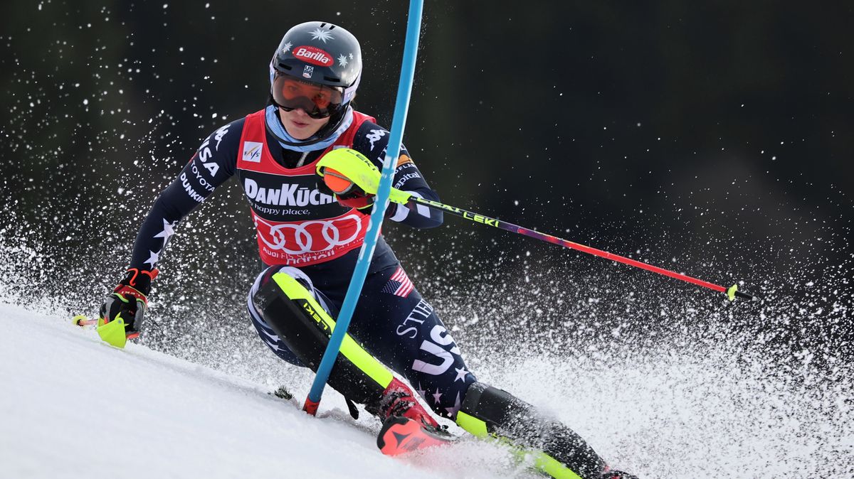 Shiffrinová vede po prvním kole s velkým náskokem poslední slalom sezony