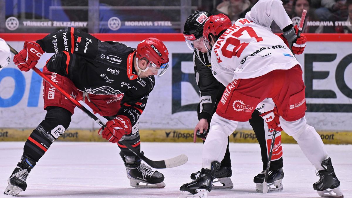 HOKEJ ONLINE: Videomomenty. Třinecký gól platí! Hradec jde navíc do čtyřech