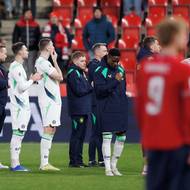 Zklamaní Irové po vyřazení v zápase, ve kterém vedli 2:0.