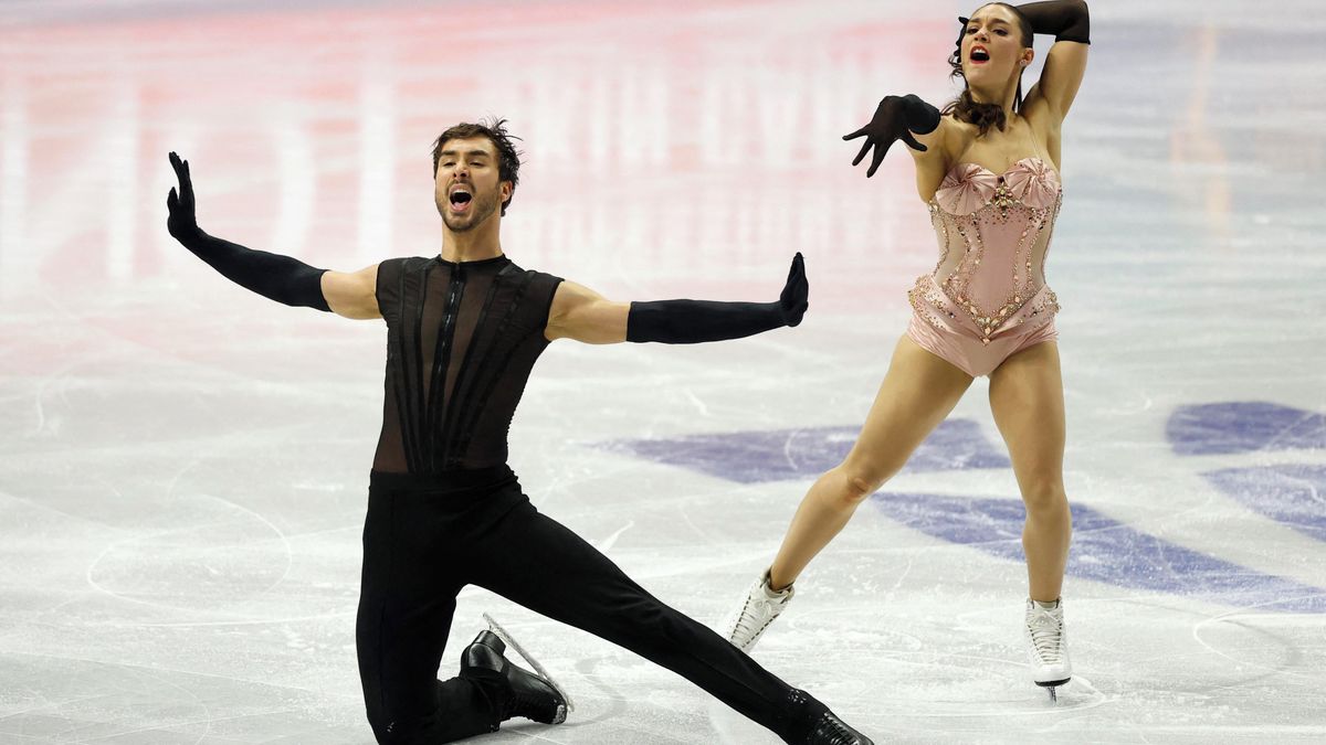 Francouzské hvězdy šampionátu útočí na poslední chybějící zlato, české páry ve druhé desítce