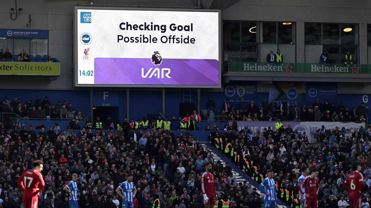 Stop pro VAR. Přes tři čtvrtiny fanoušků klubů Premier League jsou proti videu