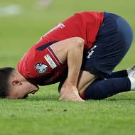 Lukáš Provod po bolestivém zákroku. Slávistický záložník vydržel na hřišti 68 minut.