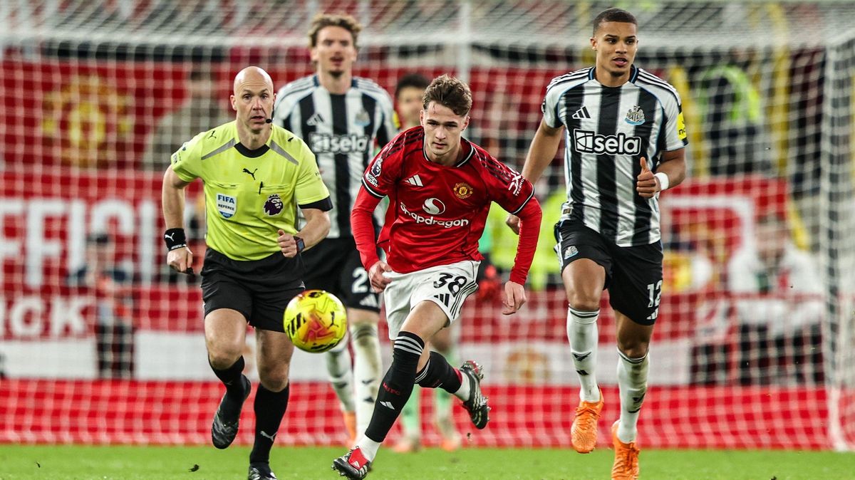 Osmnáctiletý fotbalista Manchesteru United dostal trest za homofobní urážku