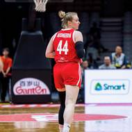 Julia Reisingerová dala za 33 minut na palubovce 10 bodů.