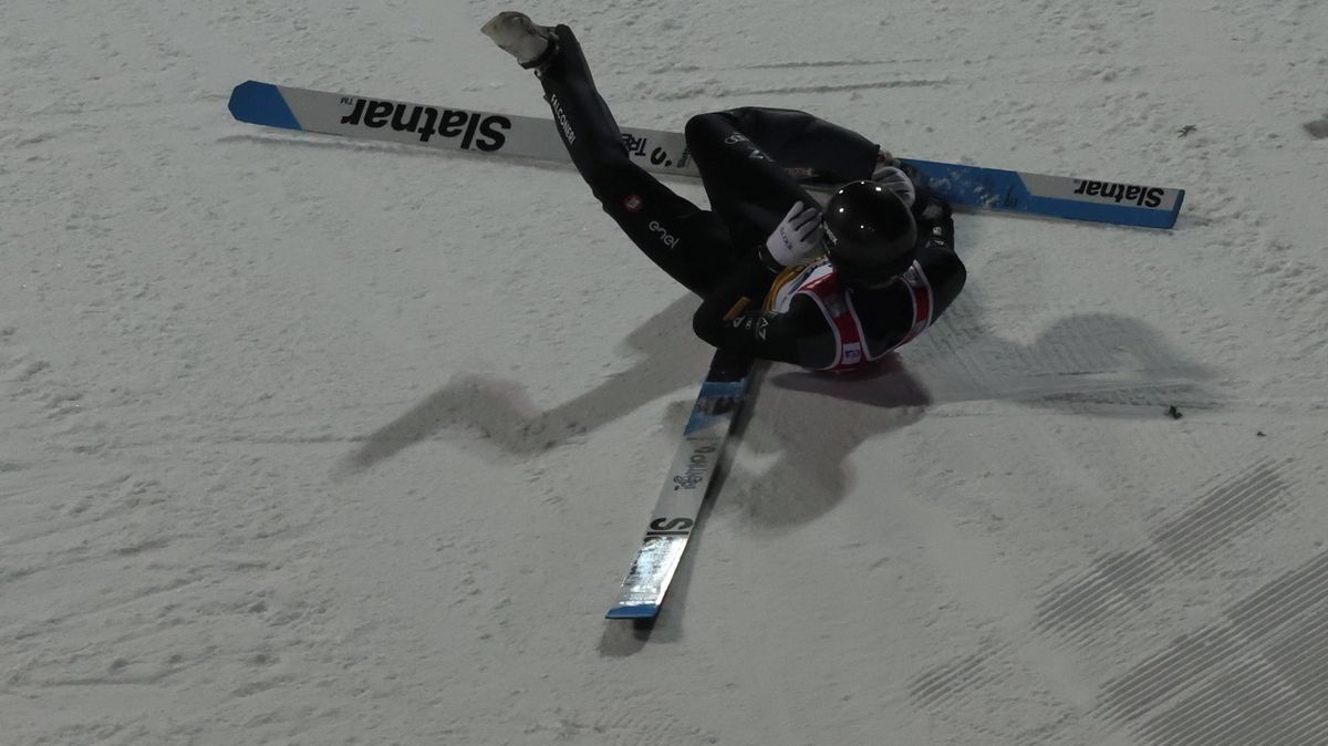 Hrůza na mamutím můstku. Skokan se zřítil z výšky na záda, míří už do druhé nemocnice