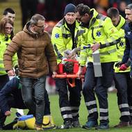 Sammie Szmodics opustil hřiště na nosítkách.