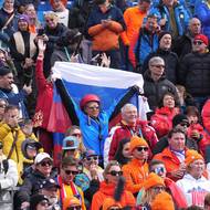 Ruské vlajky jsou k vidění i v Cortině