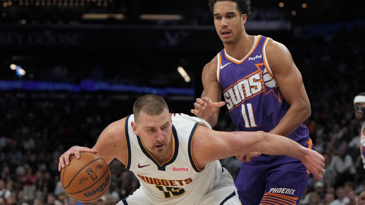 Jokičův triple double pomohl Denveru k těsné výhře nad Phoenixem