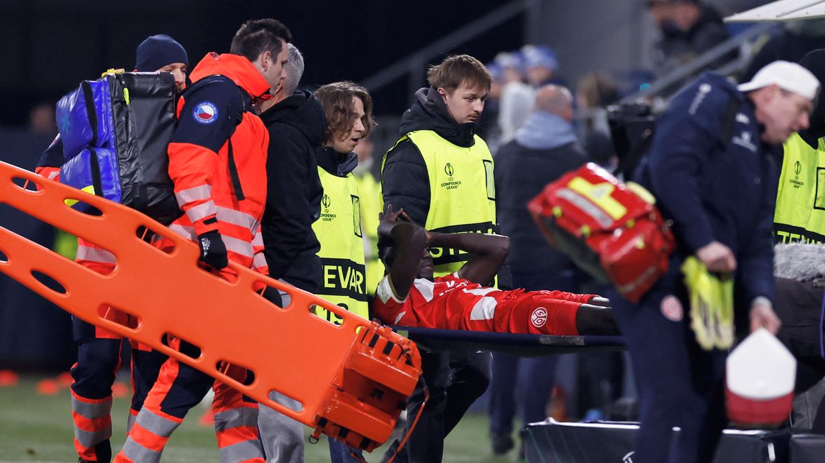 Útočník Mohuče Silas si v Olomouci zlomil holenní a lýtkovou kost