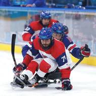 Michal Geier se snaží ujet Declanu Farmerovi.