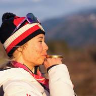 Paralympijská vítězka Carina Edlingerová se svou zlatou medailí