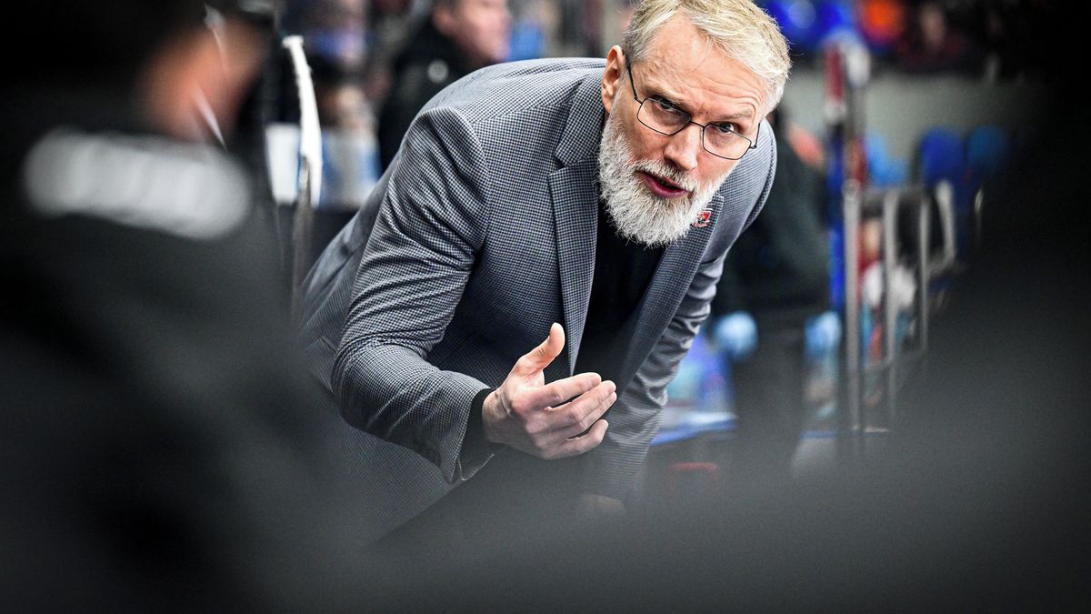 Těžké okamžiky nás stmelily, věří kouč Mountfieldu před třineckou výzvou. Volá po širším kádru