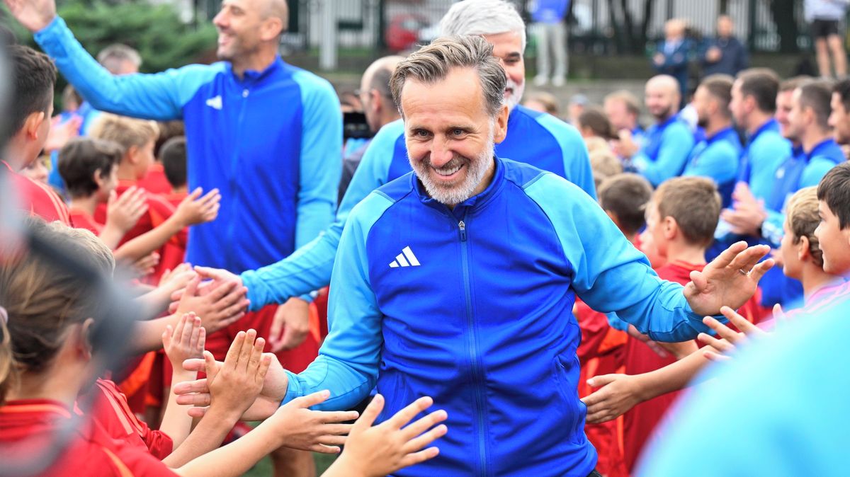 Z fotbalové legendy se stal maratonec. Sotva jdu, zavolej sanitku, žádal Poborský