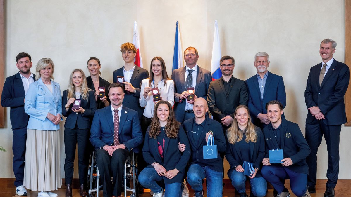 Na hradě bylo veselo. Prezident nechtěl vyčnívat, Jílkovi upadla medaile