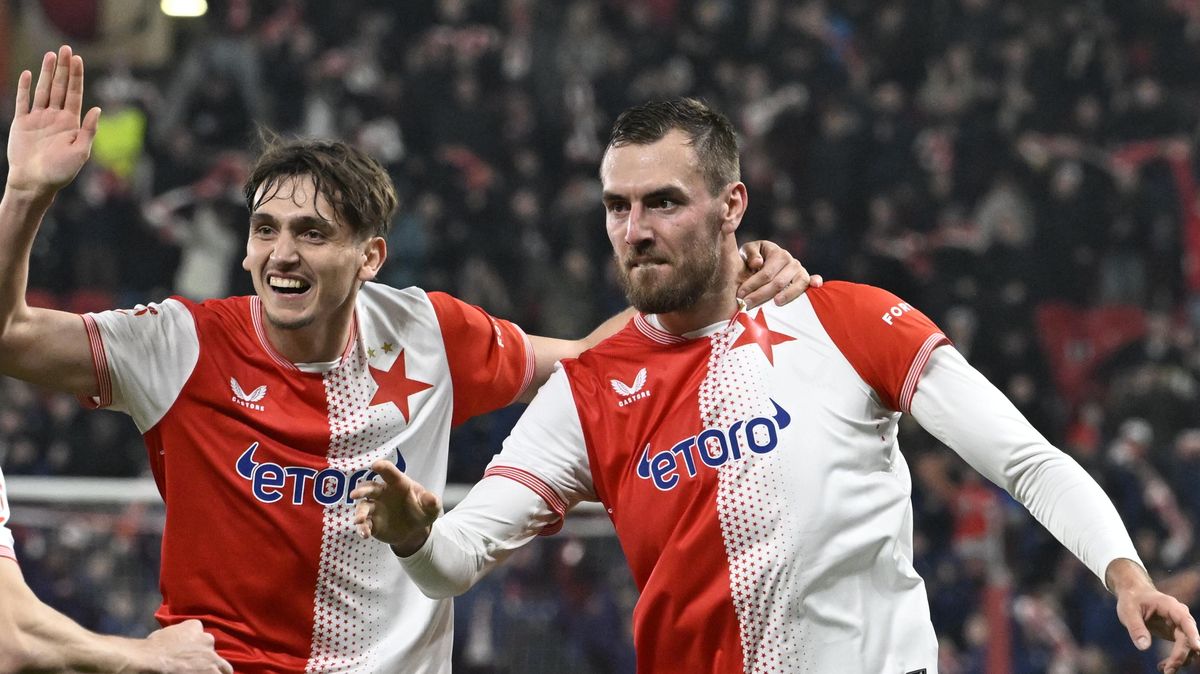 Sázkové společnosti mají jasno. Po derby má titul jistý Slavia, proto začaly vyplácet tikety