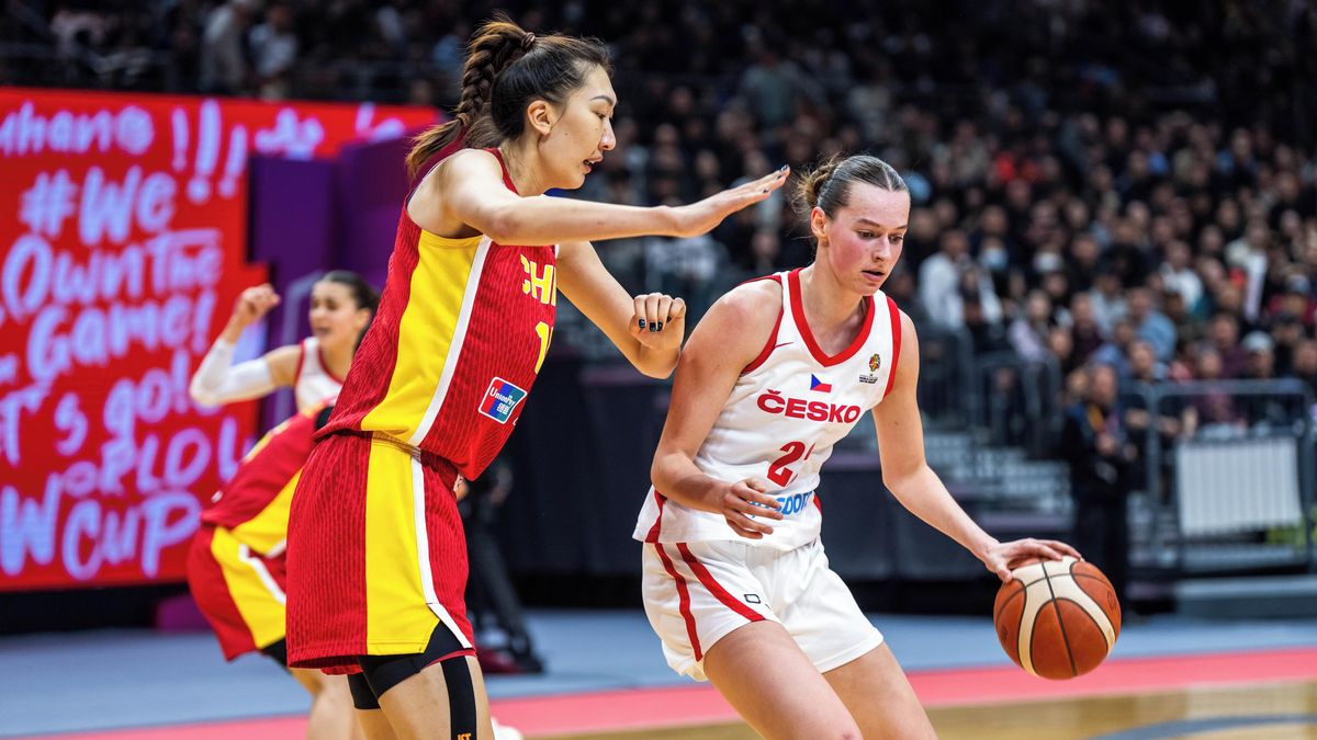 Čechová cítila, že basketbalistkám docházely síly. Škoda, ale věřím, že s postupem to klapne, říká pivotka