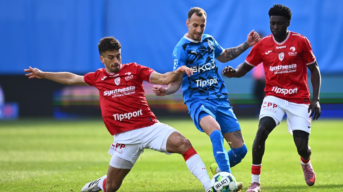 V kabině tišší element, na hřišti zvíře, směje se objev ligy. Zájem ze Slavie či Plzně neřeší