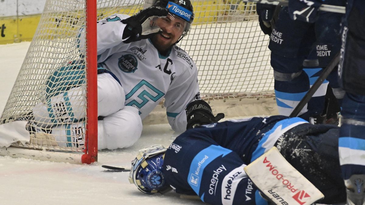 HOKEJ ONLINE: Videomomenty. Černoch skončil místo puku v brance, Energie doma ztrácí