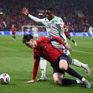 Souboj Krejčího s Ogbenem skončil rohovým kopem.