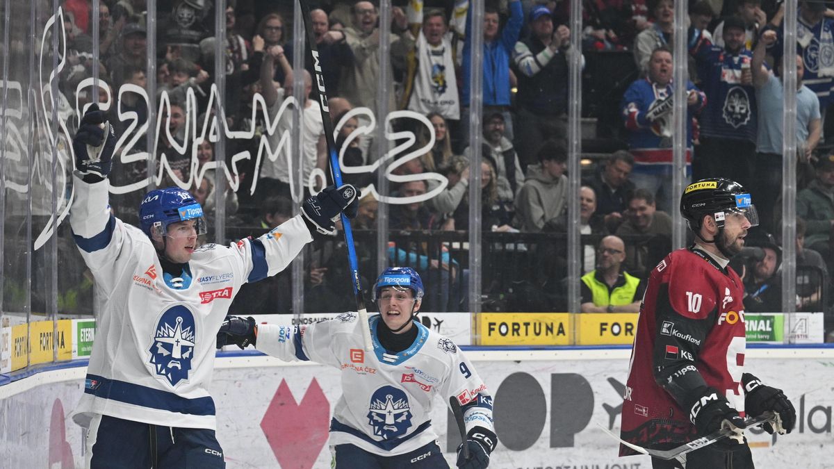 HOKEJ ONLINE: Sparta v problémech! Kometa se vrací do hry, Třinec čeká prodloužení