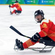 Číňan Tchien Ťin-tchao slaví úvodní gól svého týmu