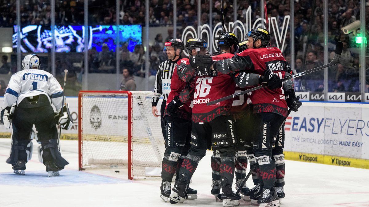 HOKEJ ONLINE: Videomomenty. Sparta přidává pojistku do prázdné branky