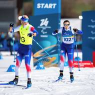 Trasér David Šrůtek jede zhruba dva metry před Simonou Bubeníčkovou