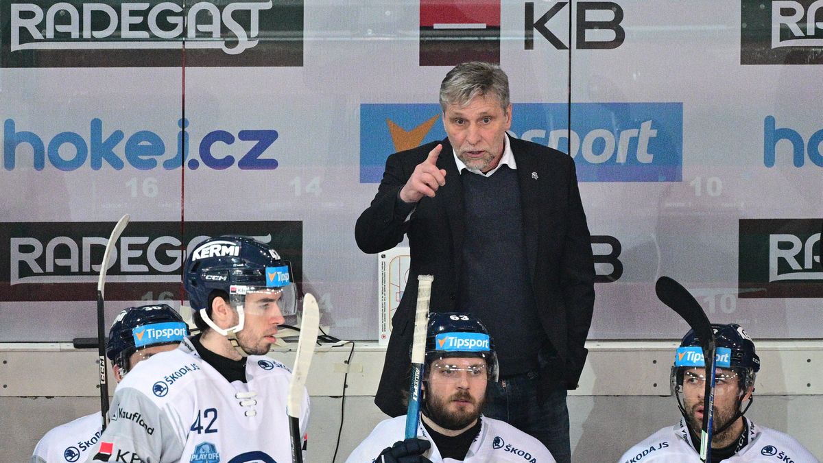 Jandač zkoumal chyby a přišel o klíčový gól: Neviděl jsem ho, koukal jsem do tabletu