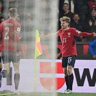 Gól! Pavel Šulc otevřel hned v úvodu skóre krásnou ranou.